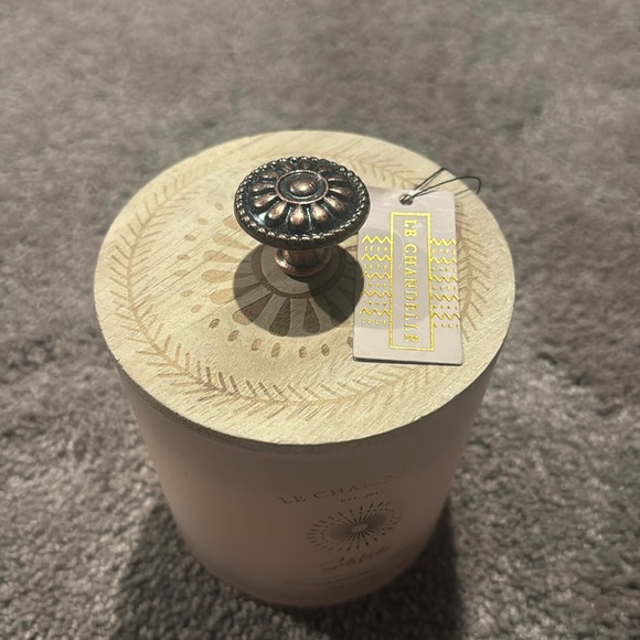 Le Chandelle Solitude Ethnic Fusion Scented Double Wick Candle 14 oz - Picture 2 of 4